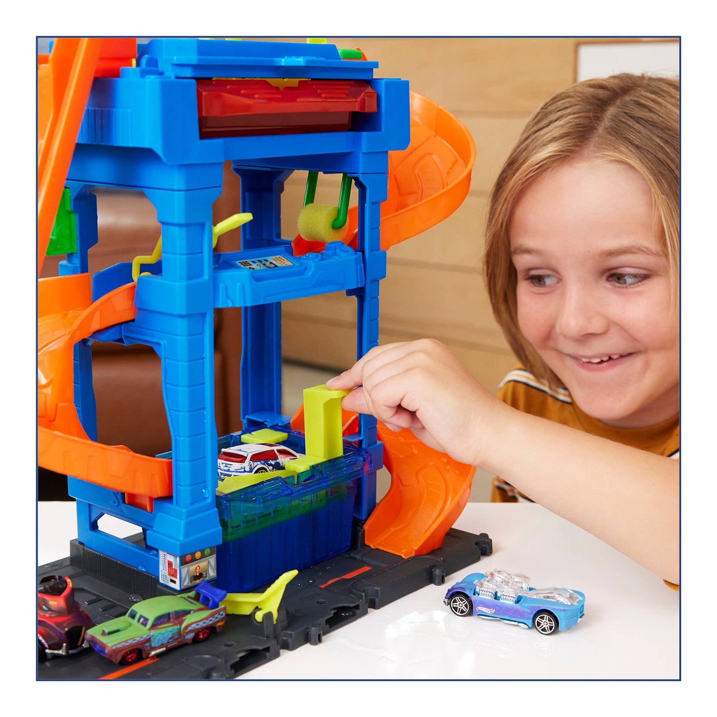 Hot Wheels Tunnel Twist Car Wash